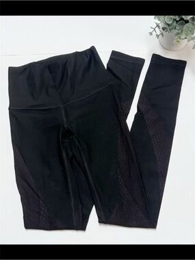 Lululemon Mapped Out High Rise Tight 28” Black/Marvel Size 2